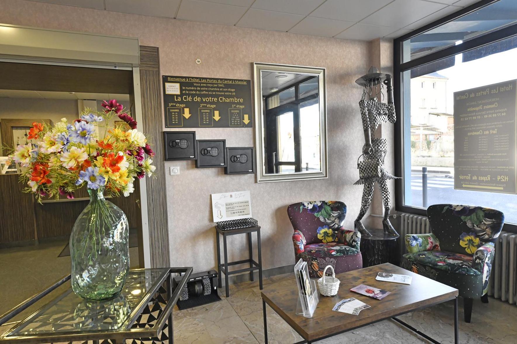 Les Portes Du Cantal Massiac Bagian luar foto